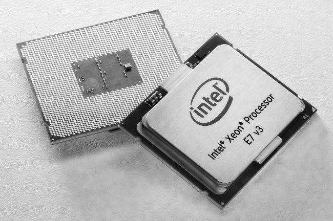 intel-xeon-e7-v3-chip-bw
