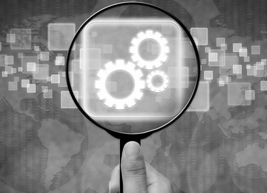 magnifying-glass-bw
