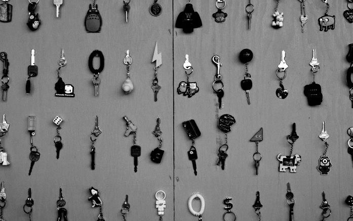 airbnb-keys-bw